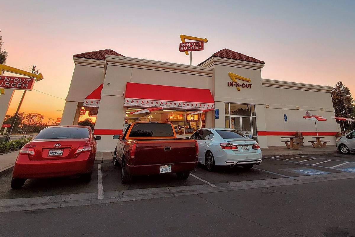 Exterior of an In-N-Out Burger restaurant